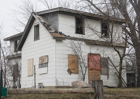 House in need of repair for Fix & Flip